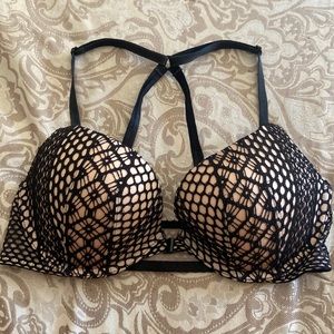 Victoria’s Secret very sexy push-up pigeonnat 34C and v-string